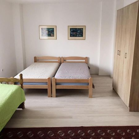 Lydia Center Apartment Велес Екстериор снимка