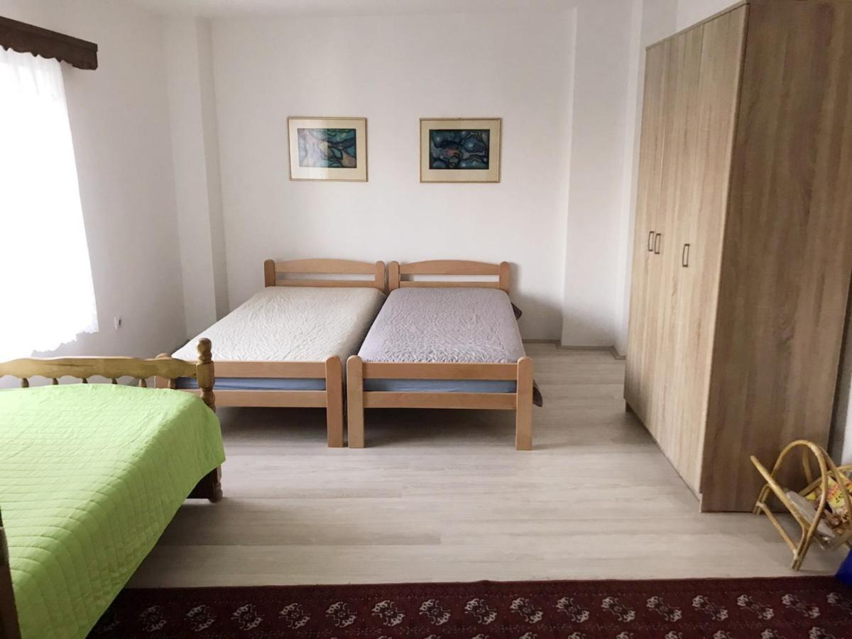 Lydia Center Apartment Велес Екстериор снимка