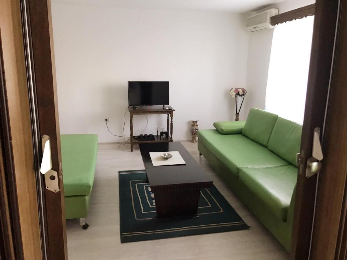 Lydia Center Apartment Велес Екстериор снимка