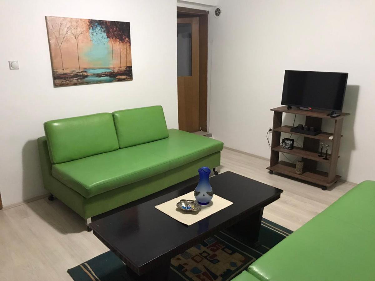 Lydia Center Apartment Велес Екстериор снимка